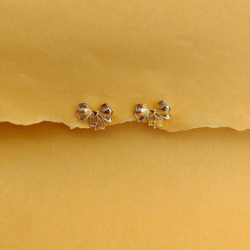 GOLDEN BOW STUDS