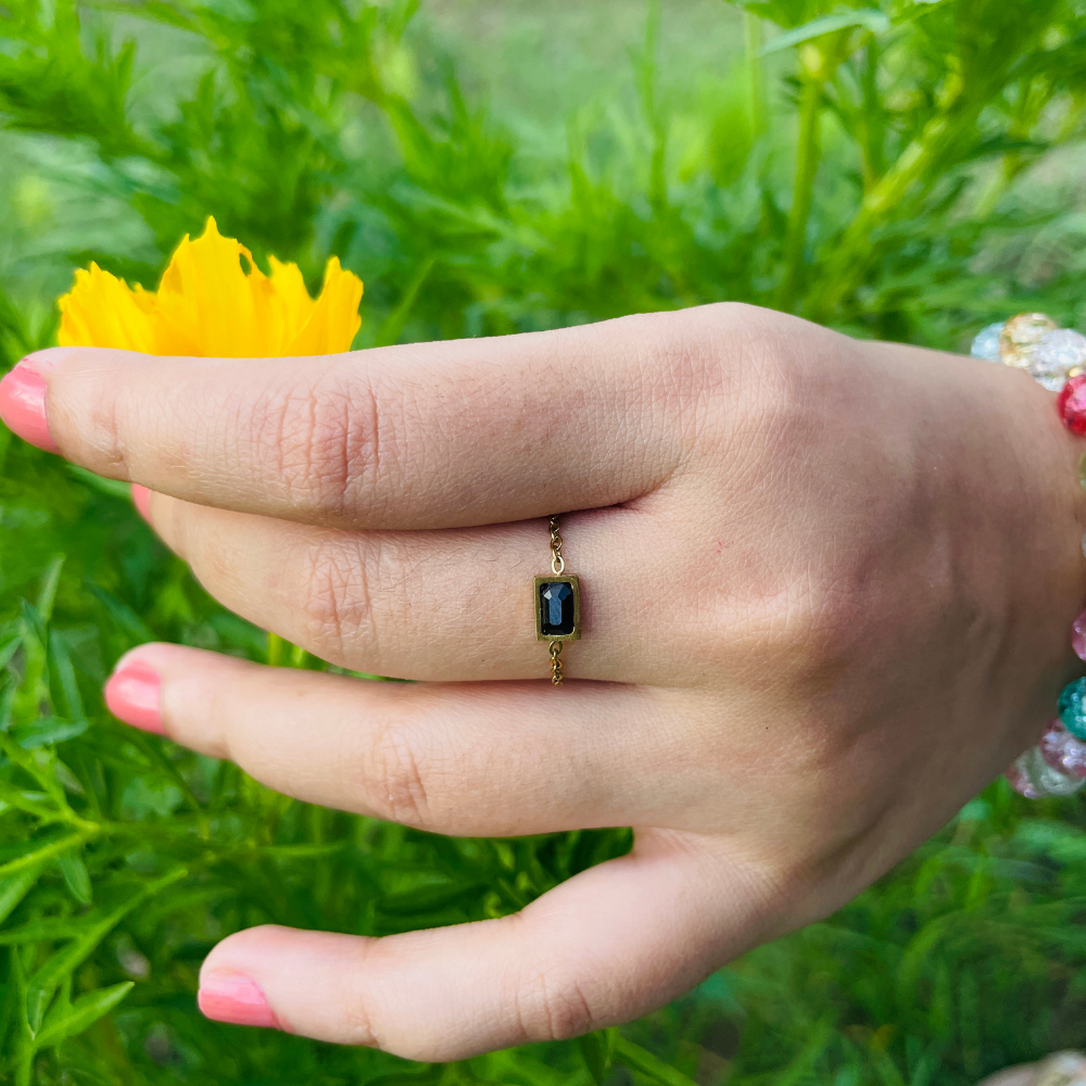 DARK ELEGANCE BRACELET RING