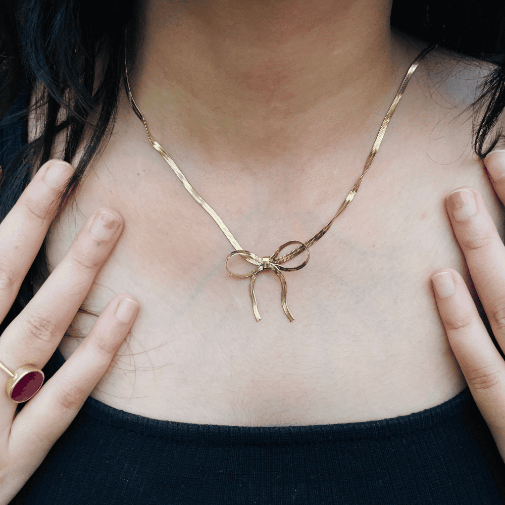 SWEET KNOT NECKLACE