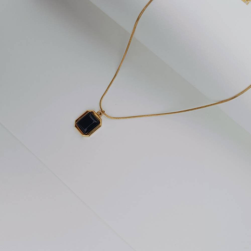 DARK ELEGANCE NECKLACE