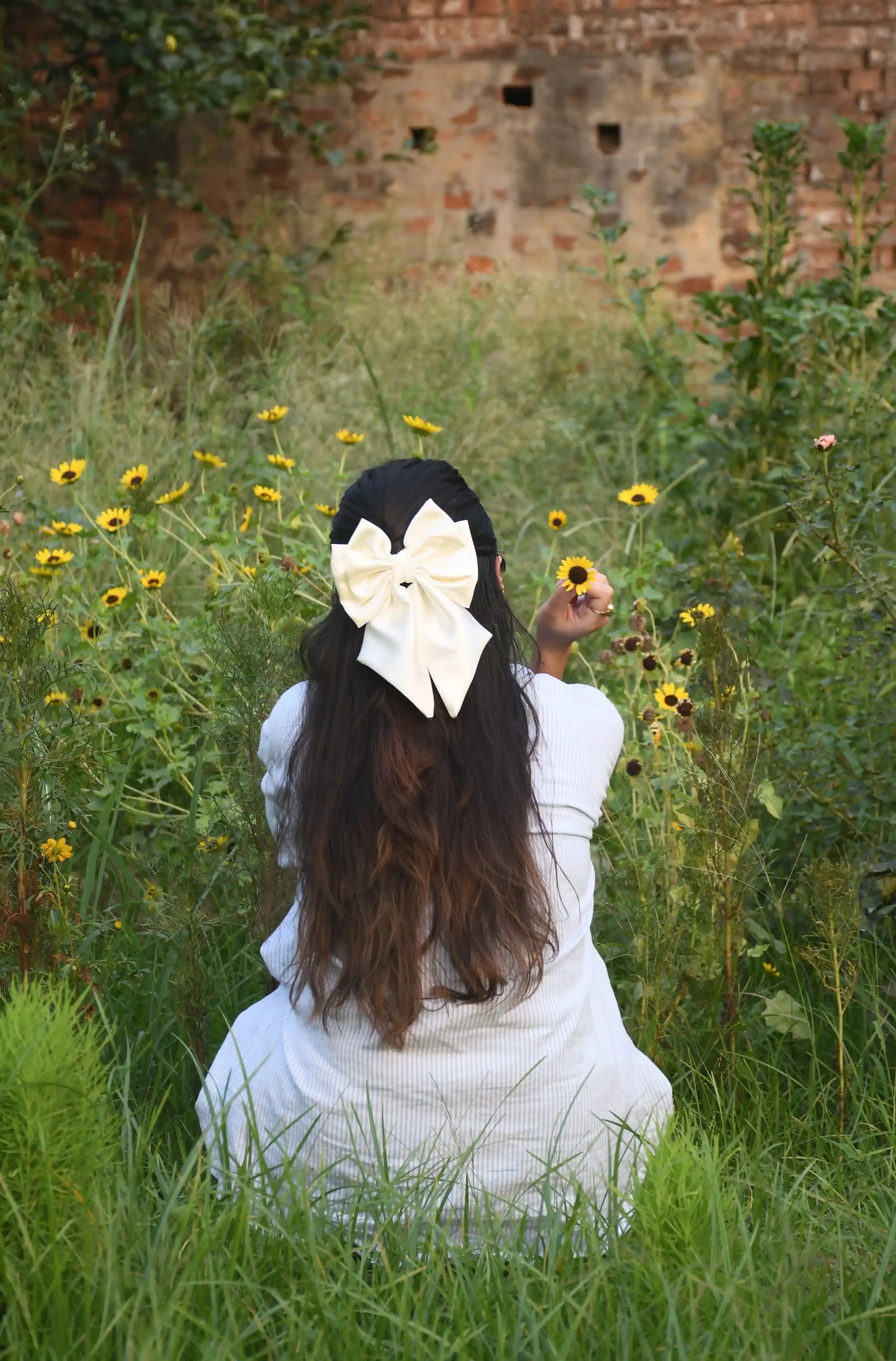 BIGGIE BOWS OFFWHITE SATIN FABRIC