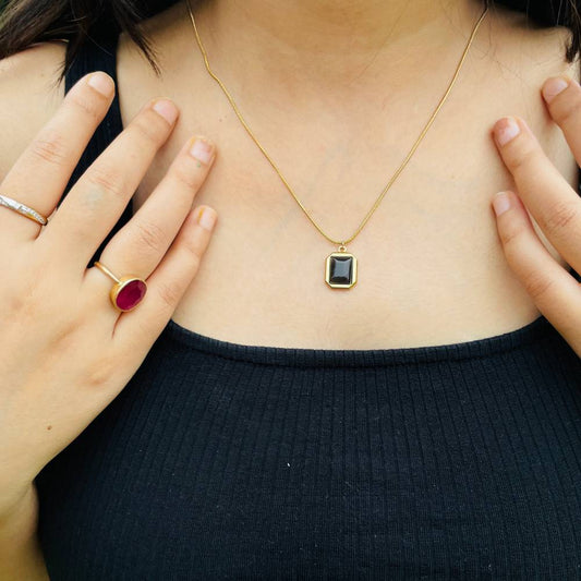 DARK ELEGANCE NECKLACE