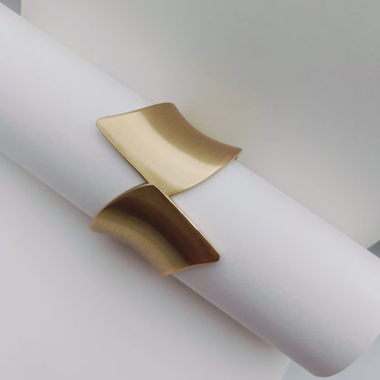 BOLD WAVE HANDCUFF