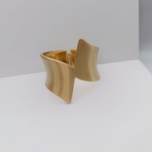 BOLD WAVE HANDCUFF