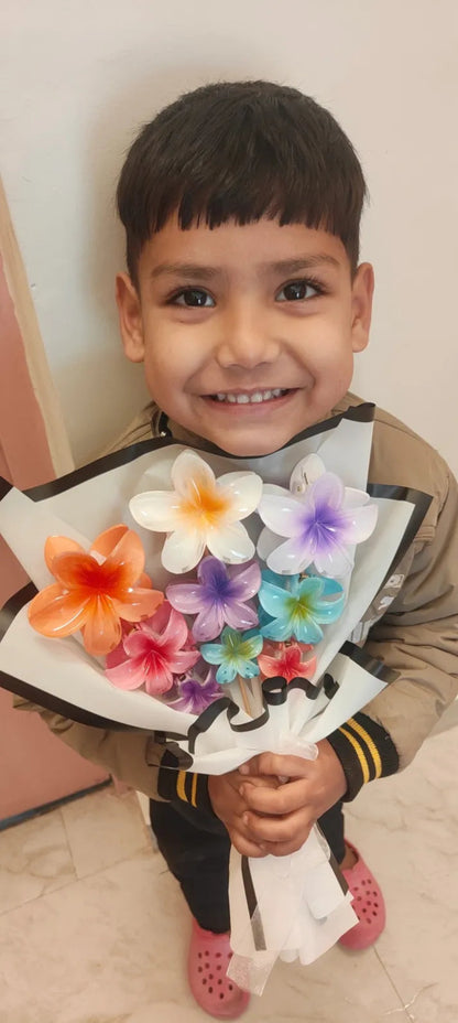 FLOWERETTE HAIR CLAW BOUQUET